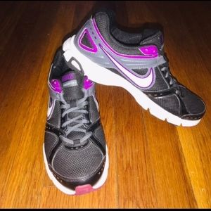 NIKE Down Shifter 4 Running Sneaker